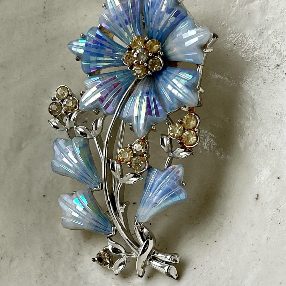Vintage Coro Molded Blue Glass Cornflower Brooch